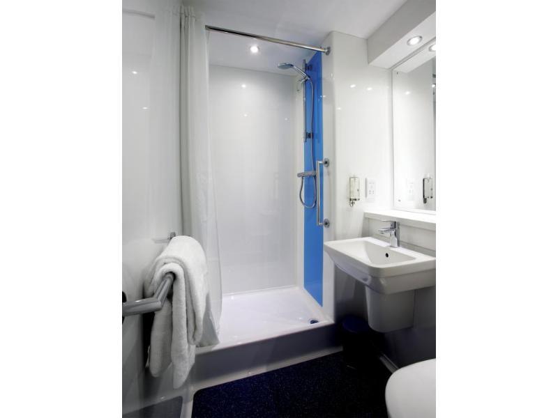 Travelodge London Richmond Central Ngoại thất bức ảnh