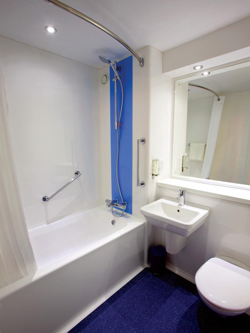 Travelodge London Richmond Central Ngoại thất bức ảnh
